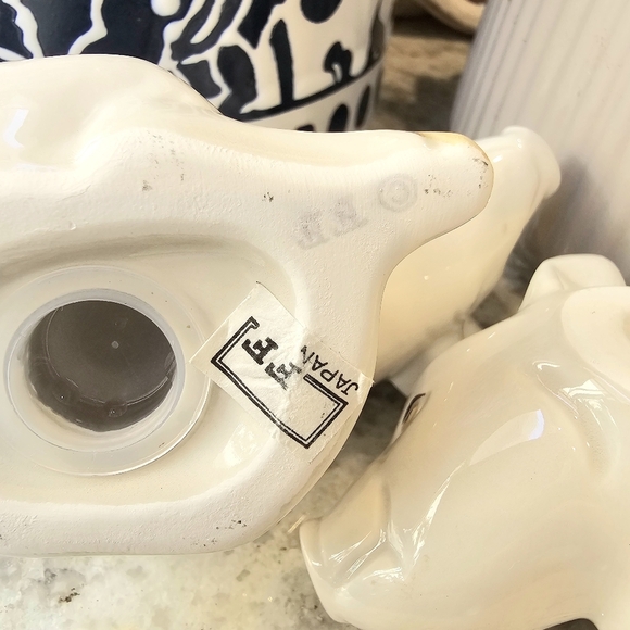 Fitz & Floyd White Ceramic Pig Figurines Salt & Pepper Shakers - Picture 9 of 9